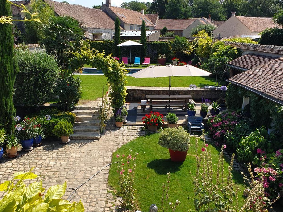 ユリィ Les Glycines Bed & Breakfast エクステリア 写真