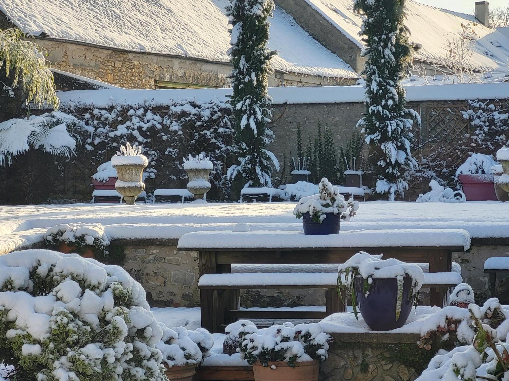 ユリィ Les Glycines Bed & Breakfast エクステリア 写真