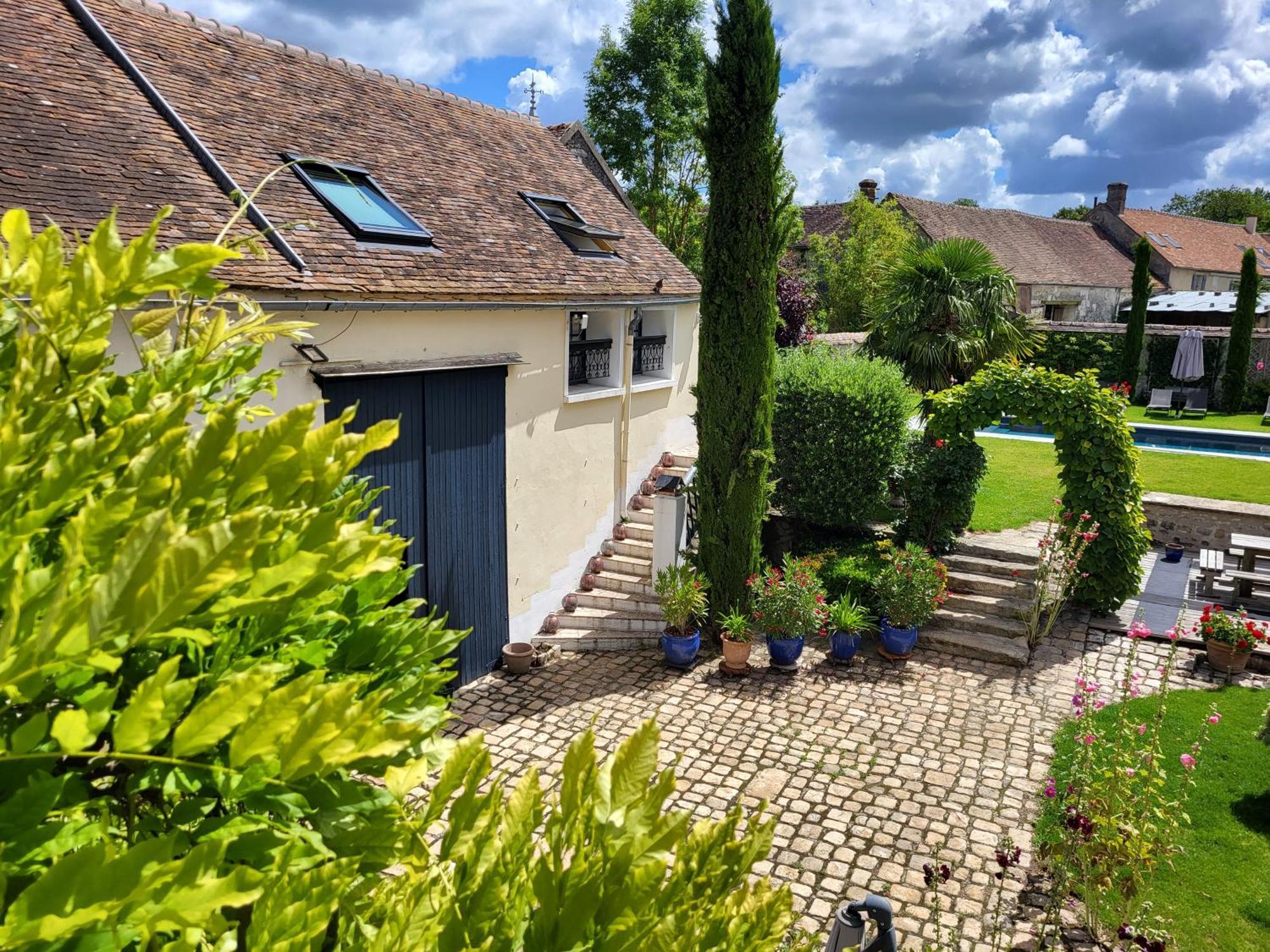 ユリィ Les Glycines Bed & Breakfast エクステリア 写真
