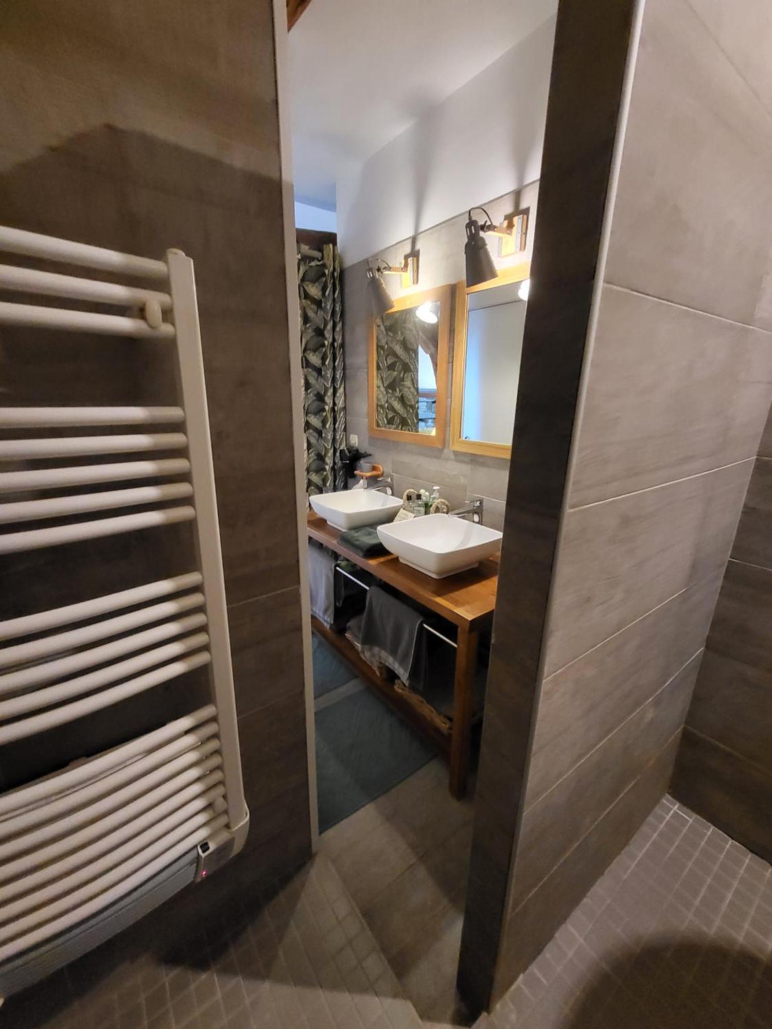 ユリィ Les Glycines Bed & Breakfast エクステリア 写真