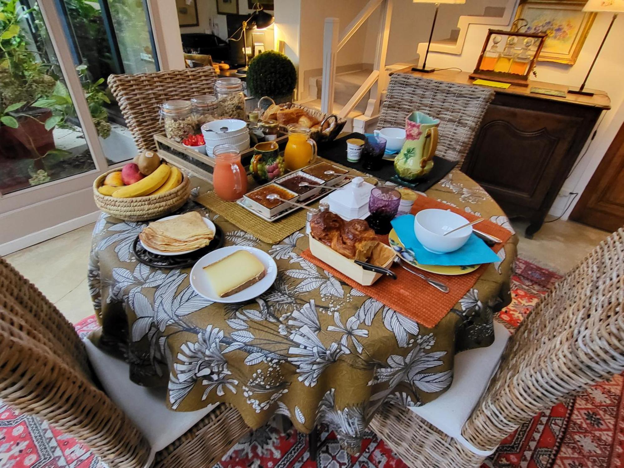 ユリィ Les Glycines Bed & Breakfast エクステリア 写真