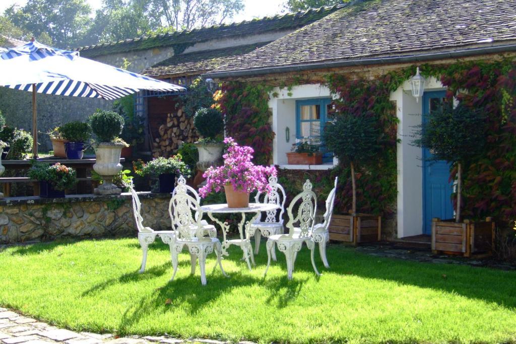 ユリィ Les Glycines Bed & Breakfast エクステリア 写真